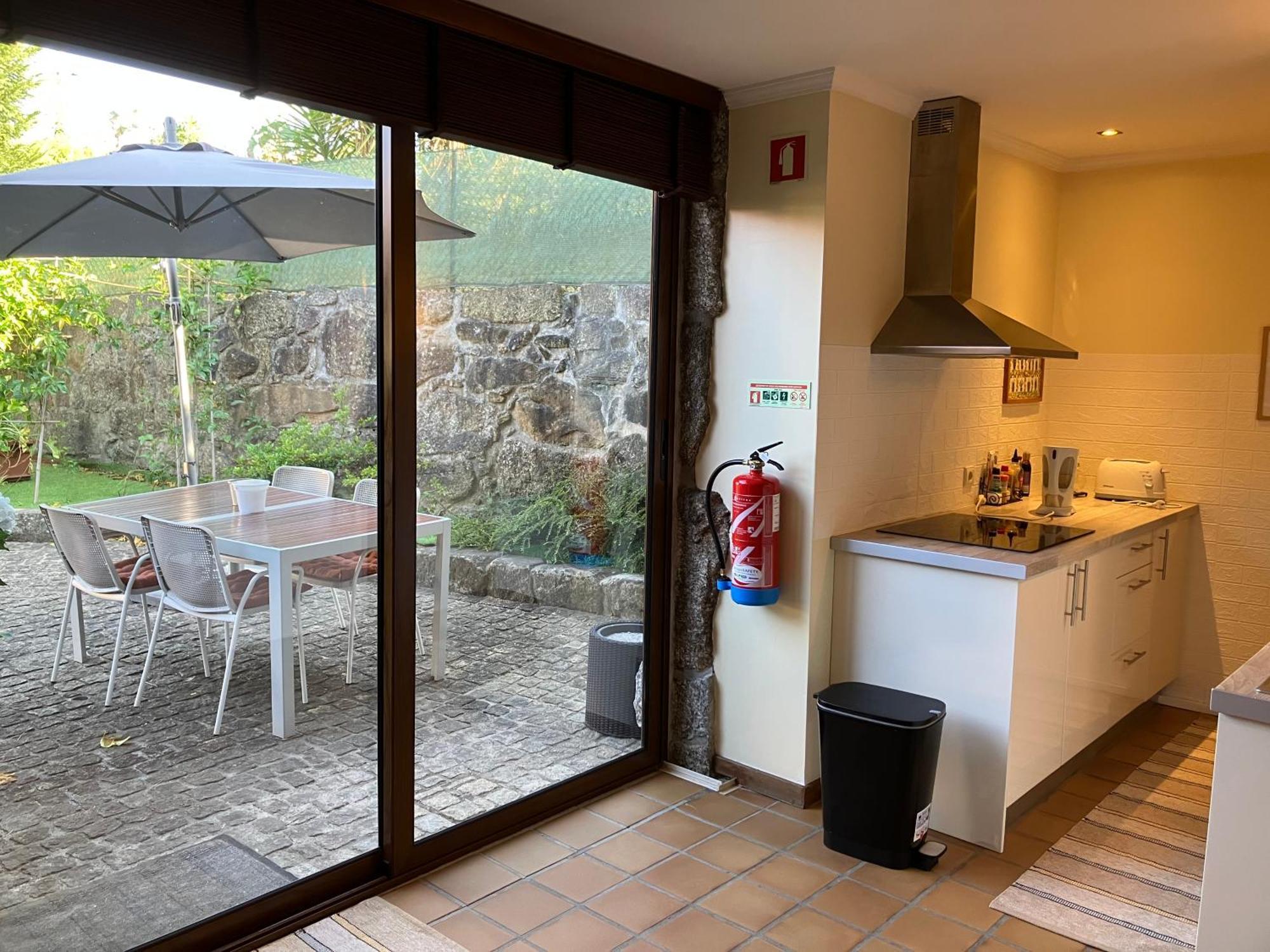 Bergui Guesthouse - Em Guimaraes Desde 2017 Esterno foto