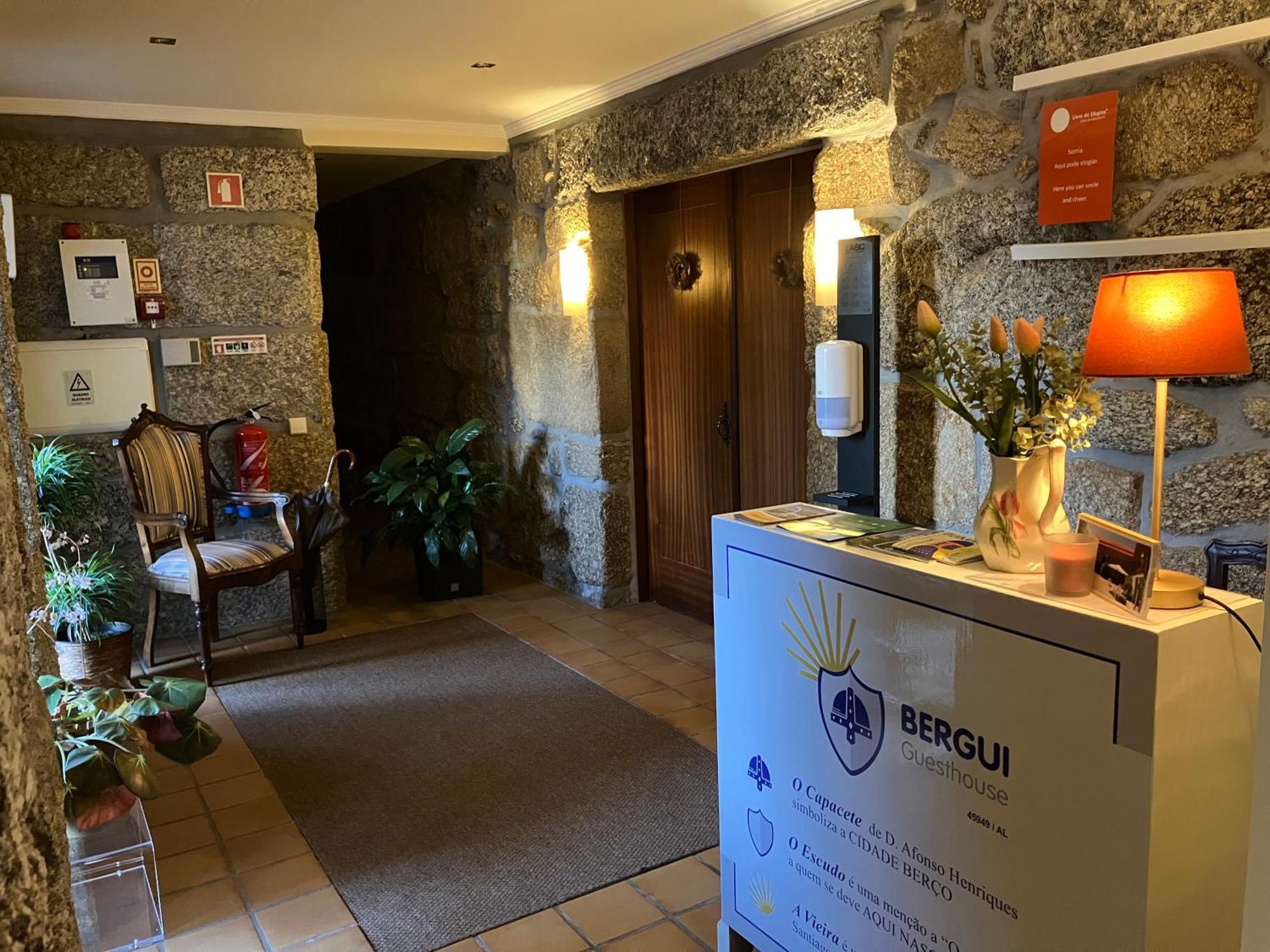 Bergui Guesthouse - Em Guimaraes Desde 2017 Esterno foto